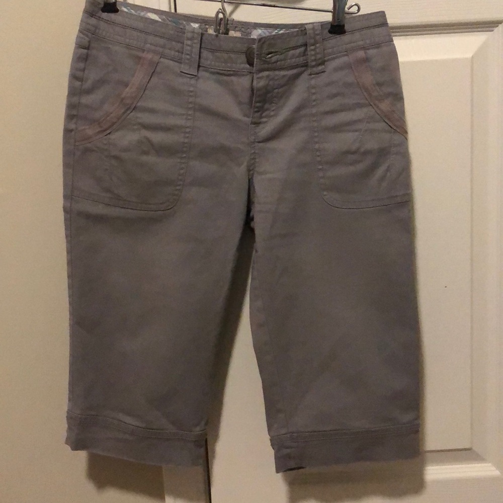 Grey capris